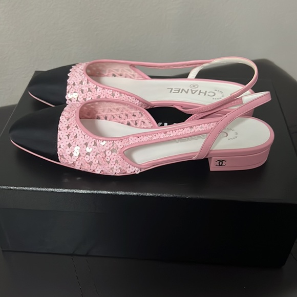 Shoes - Picture 2 of 4